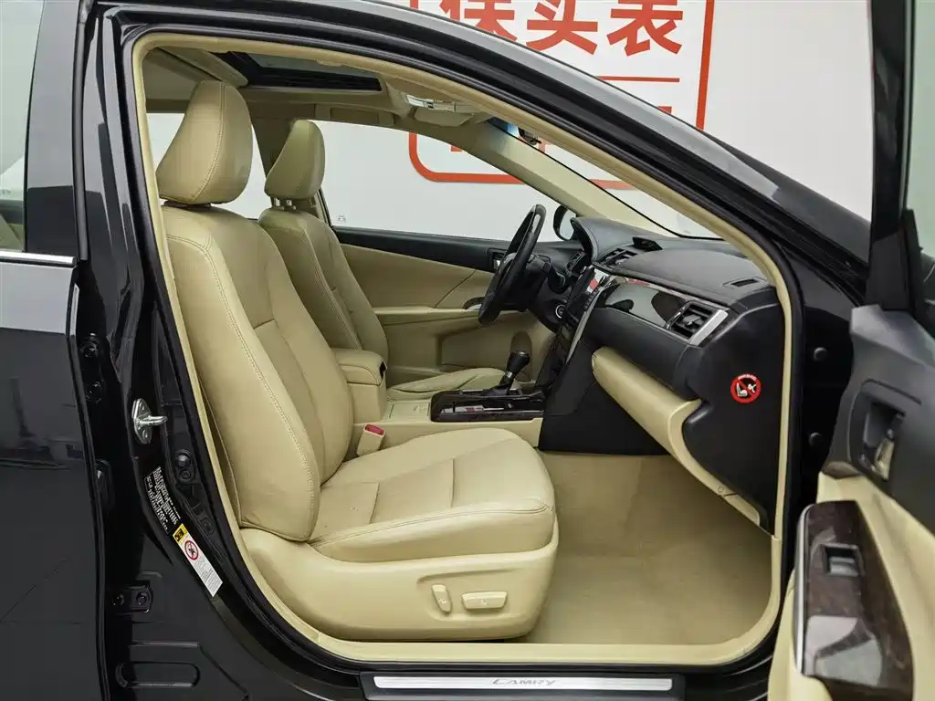 Toyota Camry 2016 2.0G 10th Anniversary Leading Edition фото 23