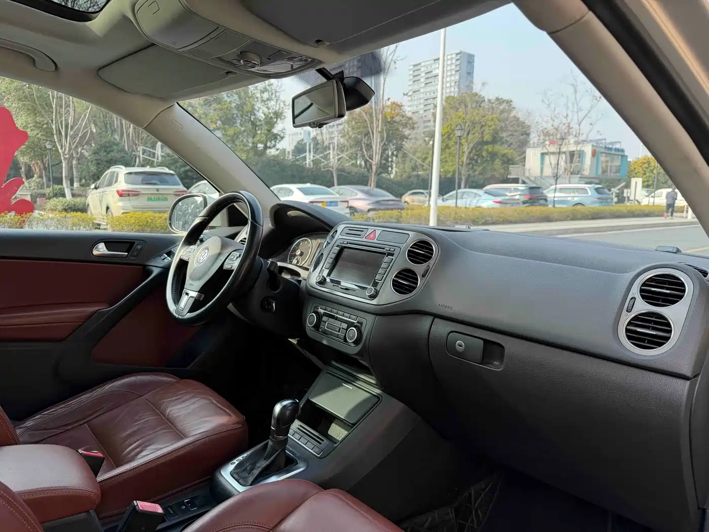 Volkswagen Tiguan 2012 2.0TSI Comfort фото 12