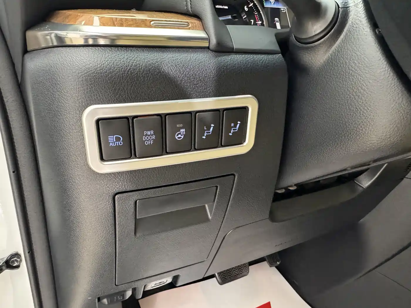 Toyota Alphard 2018 3.5L Premium фото 17