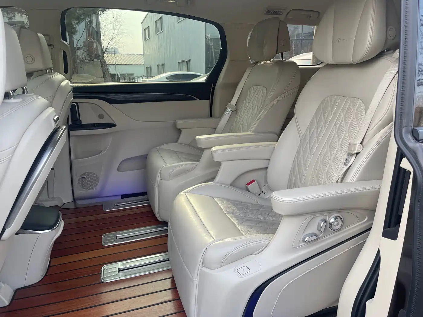 Buick GL8 2020 Avenir Six-Seat Elegance Edition фото 9