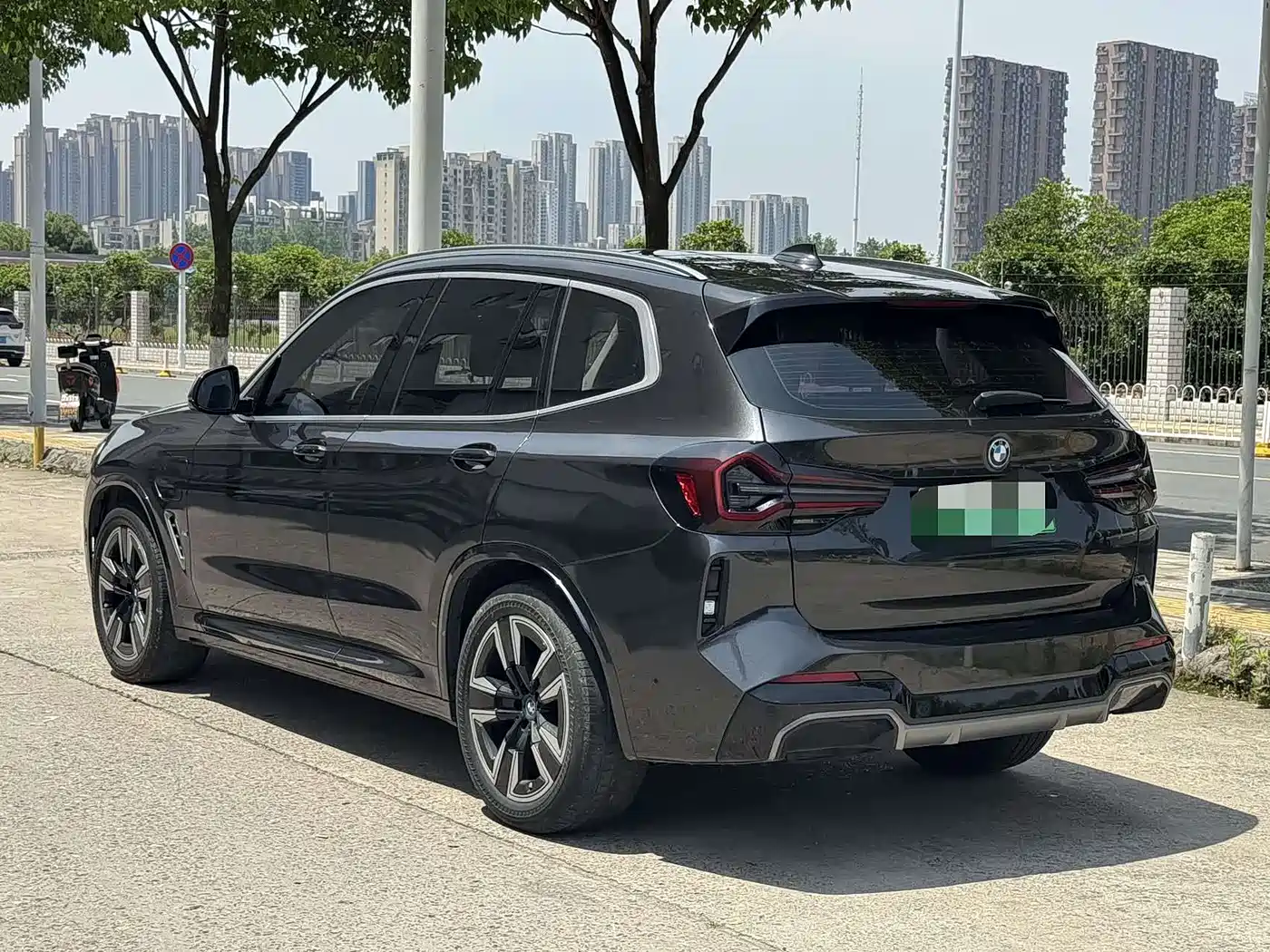 BMW iX3 2022 Facelift Leading Model фото 16