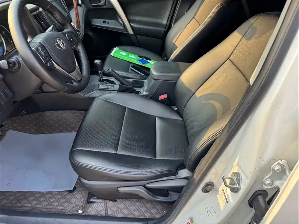Toyota RAV4 Rongfang 2015 2.0L CVT 2WD Trend Edition фото 17