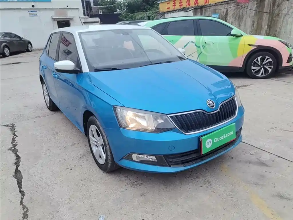 Škoda Fabia 2015 1.4L Automatic Pioneer Edition фото 4