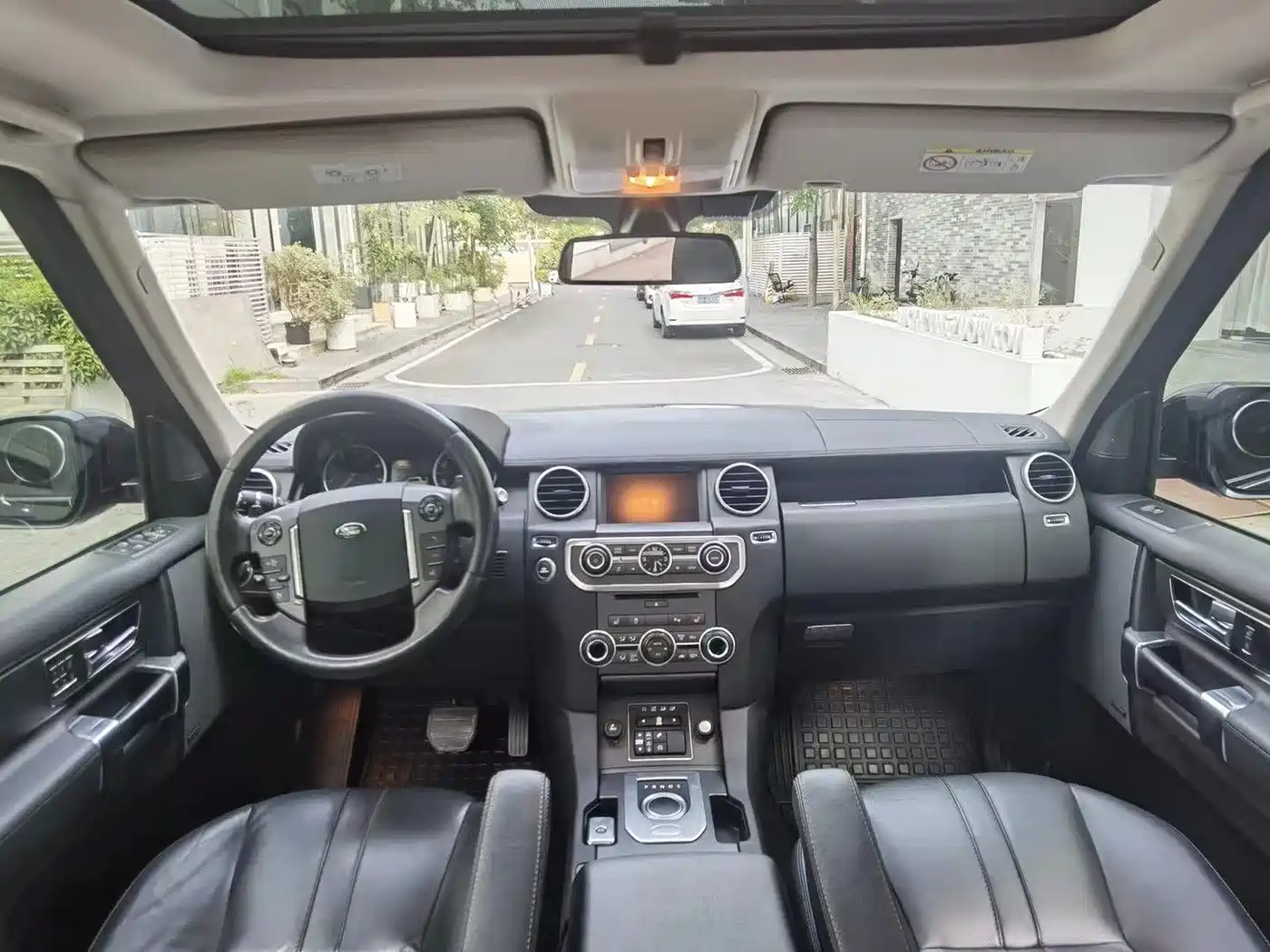 Land Rover Discovery 2016 3.0 SC V6 HSE фото 7