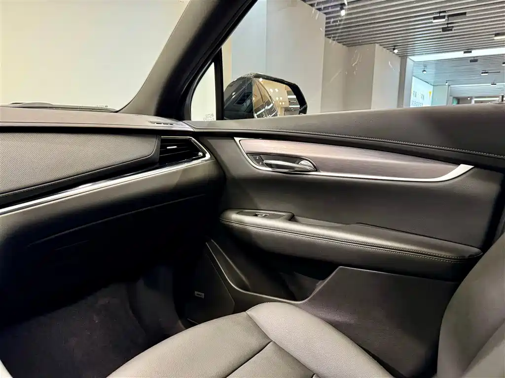 Cadillac XT6 2022 2.0T 6-Seater 4WD Trend Edition фото 24