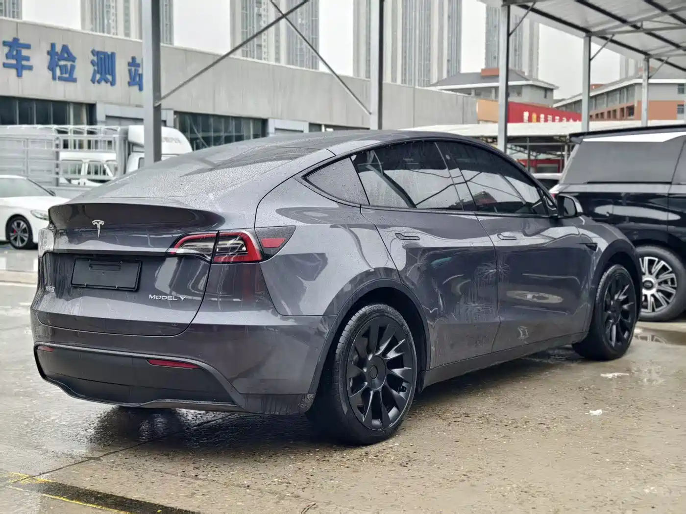 TESLA MODEL Y