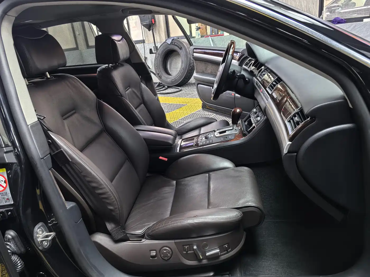 Audi A8 2009 Audi A8L 4.2 FSI quattro Premium фото 15