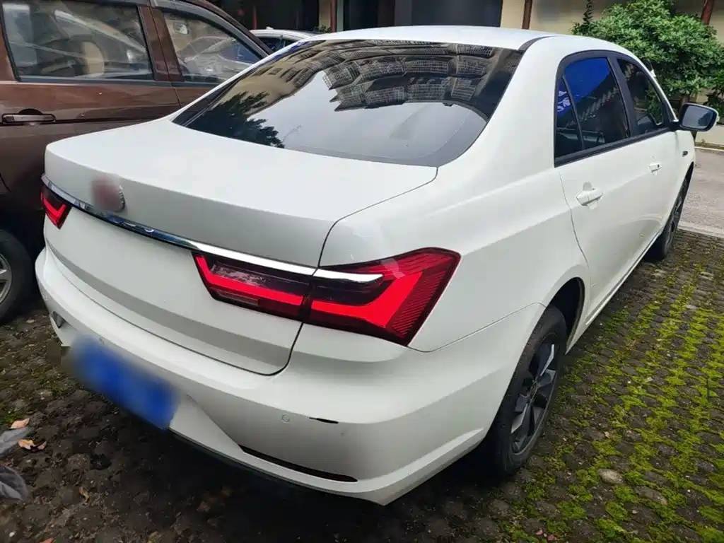 BYD Qin 2019 1.5L Automatic Luxury Edition фото 7