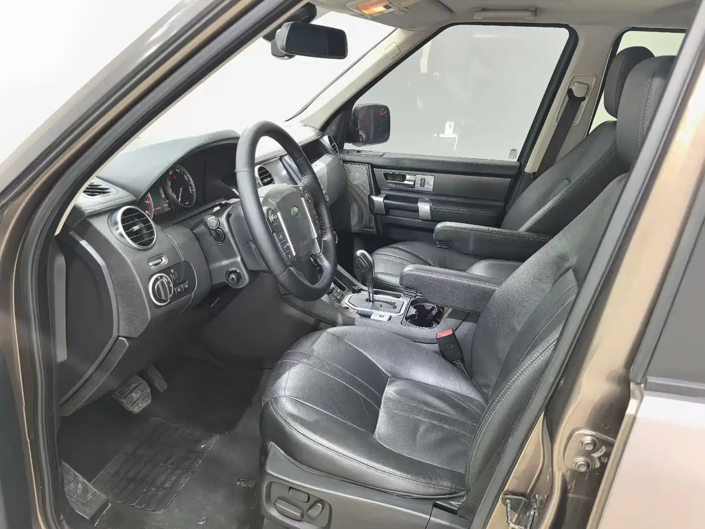 Land Rover Discovery 2010 5.0 V8 HSE Gasoline Version фото 4