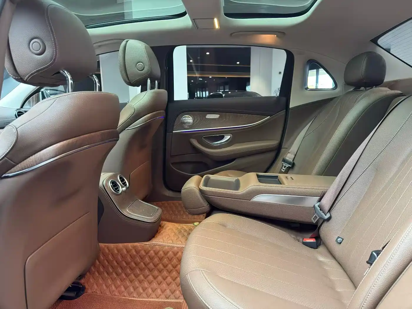 Mercedes-Benz E-Class 2023 E 300 L Fashion фото 7