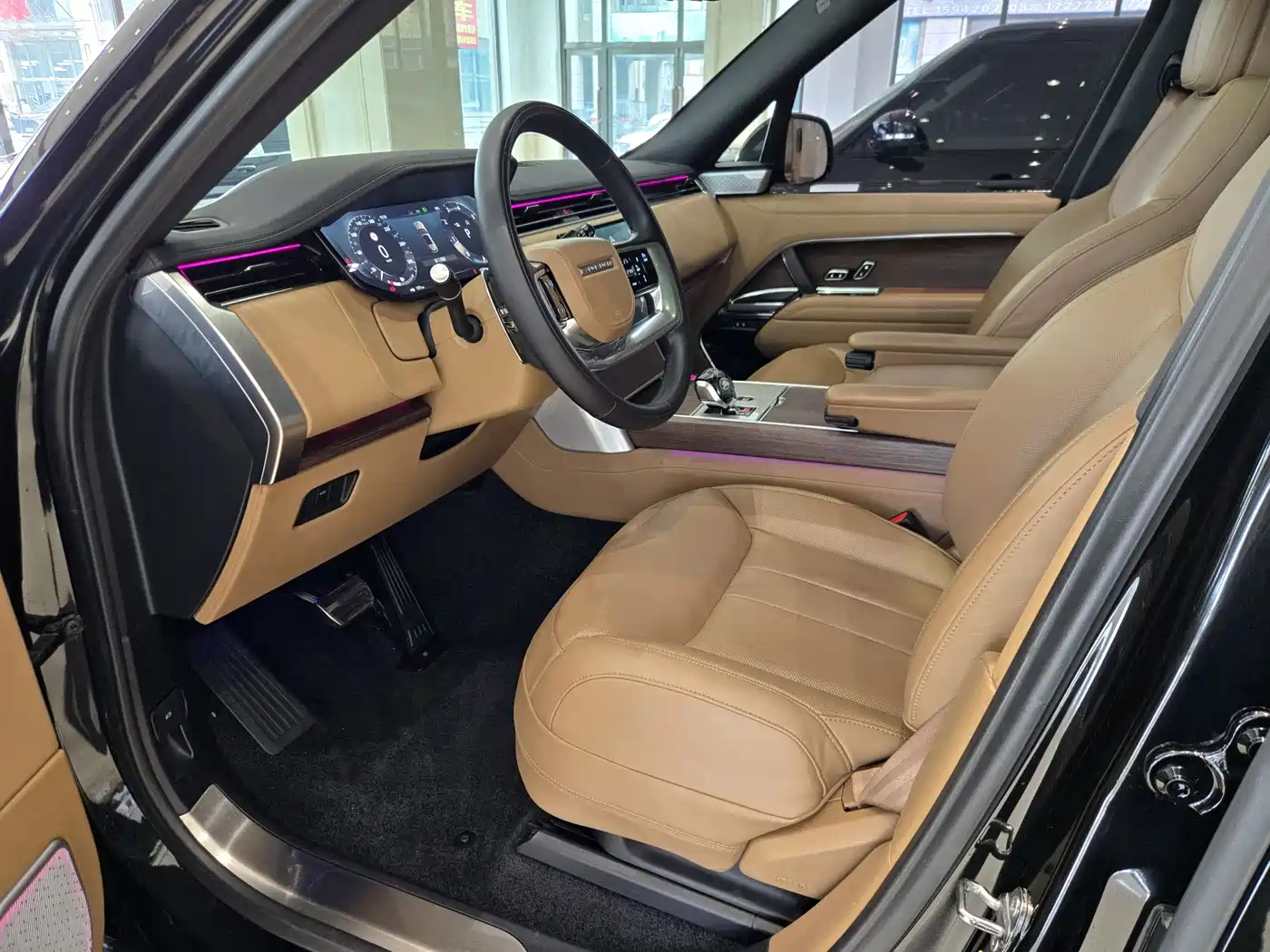 Land Rover Range Rover 2024 3.0 L6 360PS Golden Age Edition фото 9