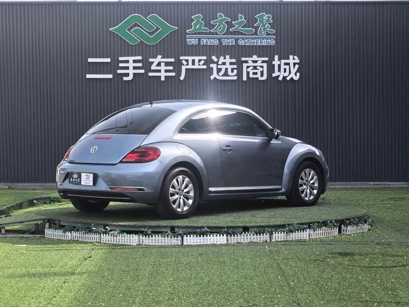 Volkswagen Beetle 2018 180TSI Charming Red Edition фото 19