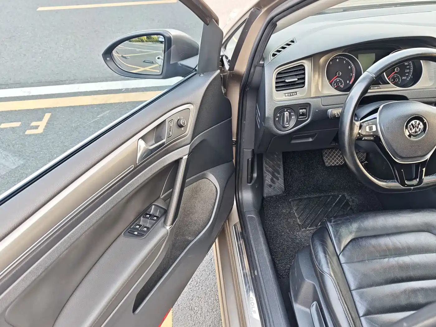 Volkswagen Golf 2015 1.4TSI Automatic Luxury фото 10