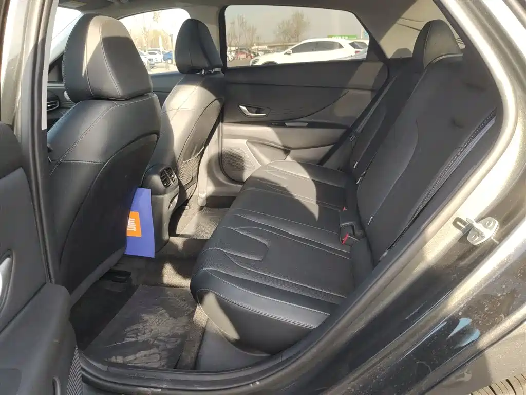 Hyundai Elantra 2023 1.5L CVT GLX Elite Edition фото 13