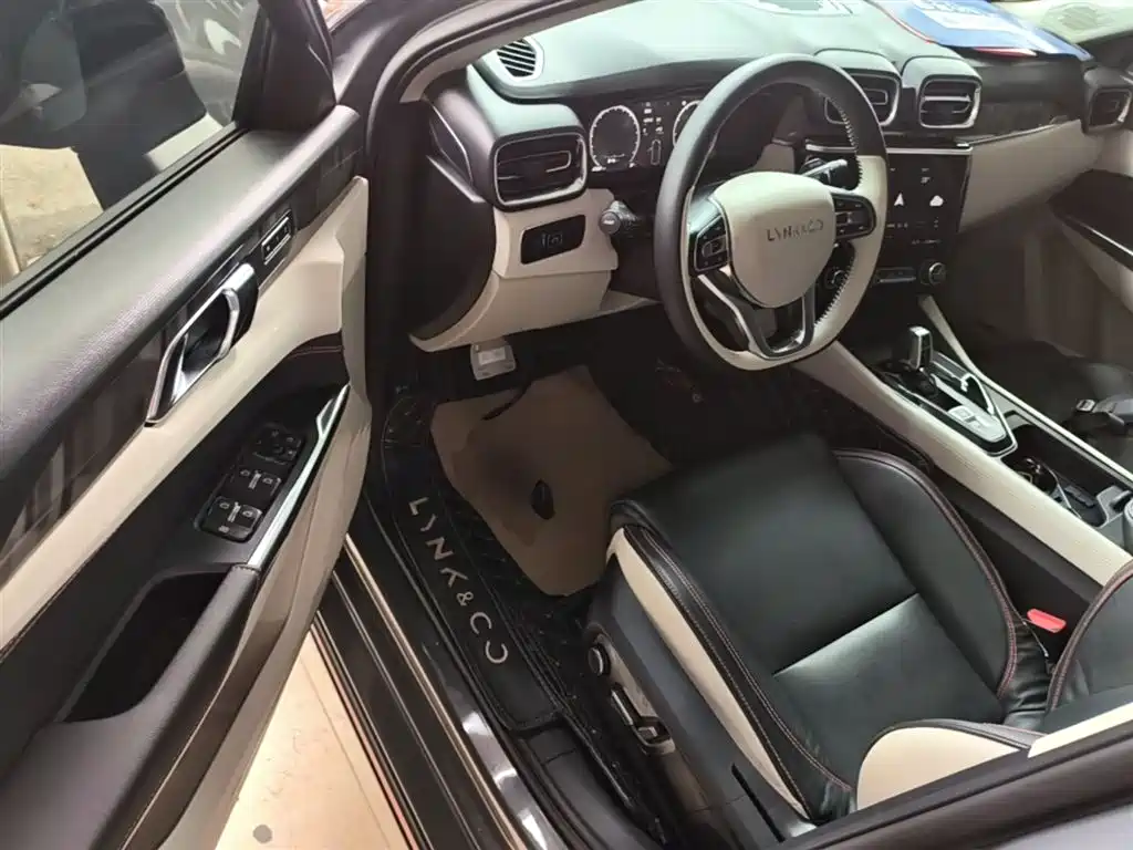 Lynk & Co 02 2018 Model 1.5T DCT 2WD Yao Pro Edition China V фото 15