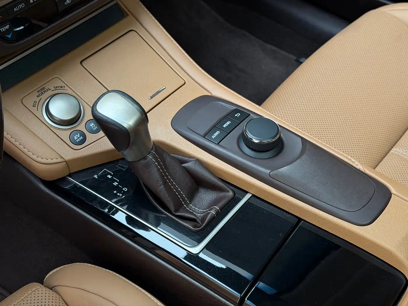 Lexus ES 2015 300h Comfort Edition фото 6