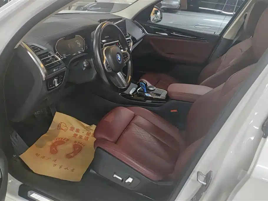 BMW iX3 2022 Leading Edition фото 9