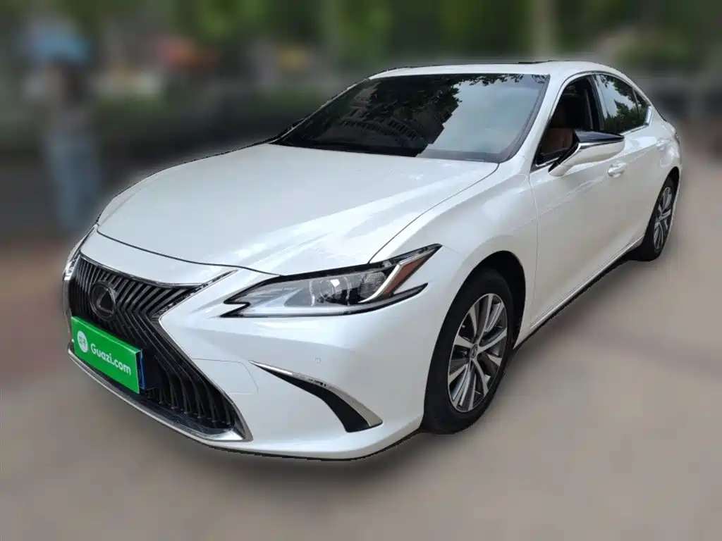 Lexus ES 2021 200 Excellence Edition фото 2