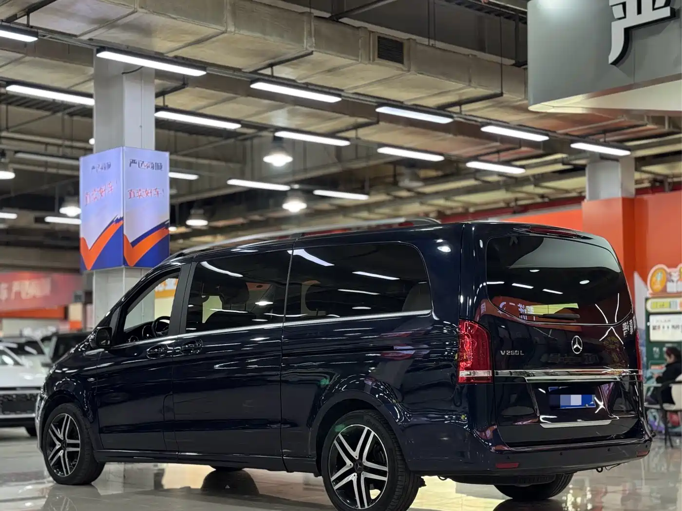 Mercedes-Benz V-Class 2017 Model V 260 L Ultimate Collection Edition фото 5
