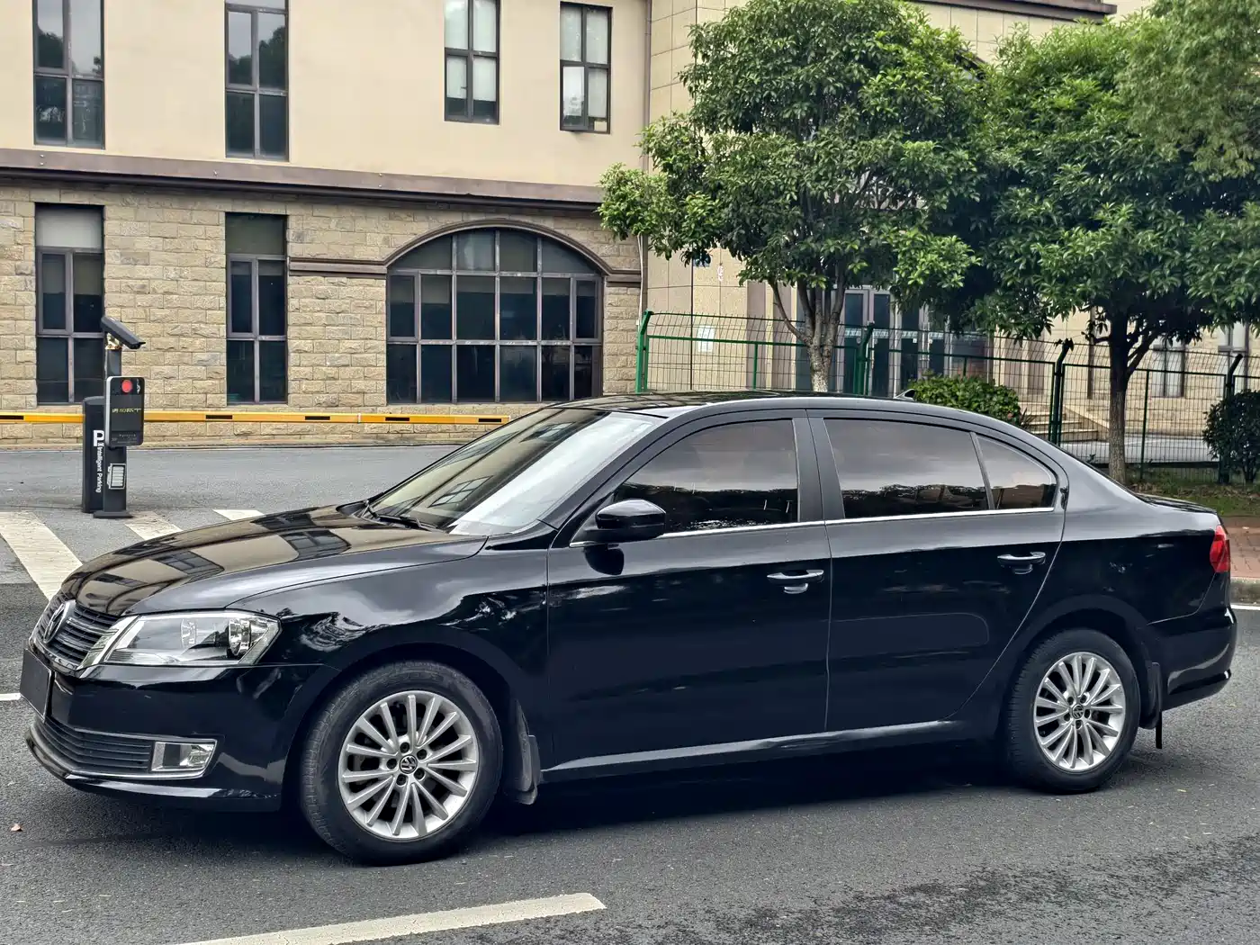 Volkswagen Lavida 2013 Model 1.4TSI DSG Luxury