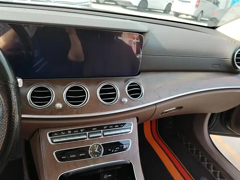 Mercedes-Benz E-Class 2019 E 300 L Sport Fashion фото 13