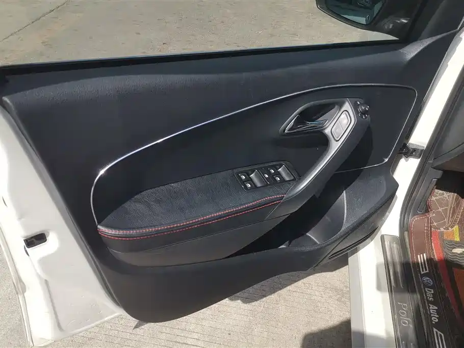 Volkswagen Polo 2014 1.6L Automatic Comfort Edition фото 7