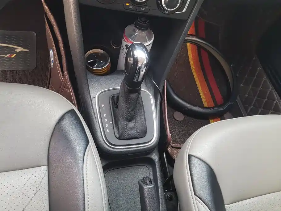 Volkswagen Polo 2014 1.6L Automatic Comfort Edition фото 16