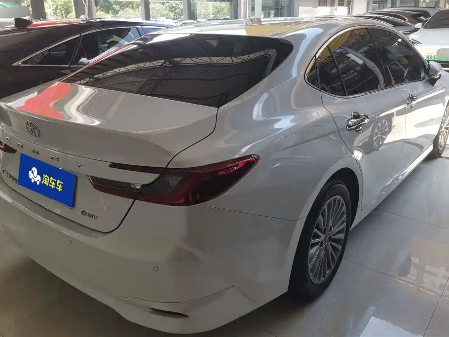 Toyota Camry 2024 Hybrid 2.0HGVP Luxury Edition фото 3