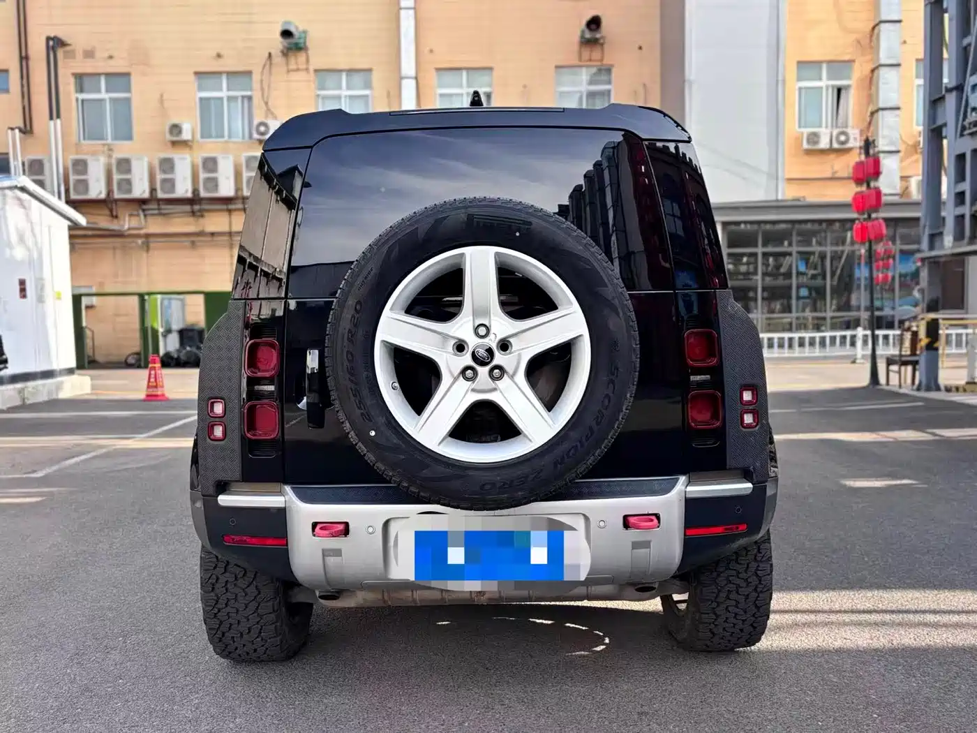 Land Rover Defender 2020 Model 110 P400 HSE фото 8