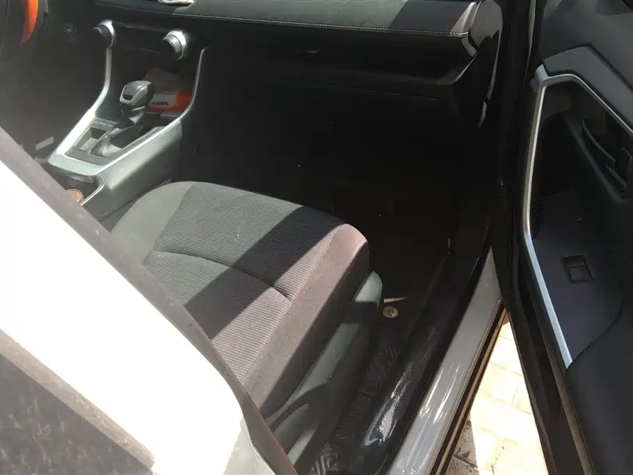 Toyota RAV4 Rongfang 2022 2.0L CVT 2WD Urban Edition фото 8