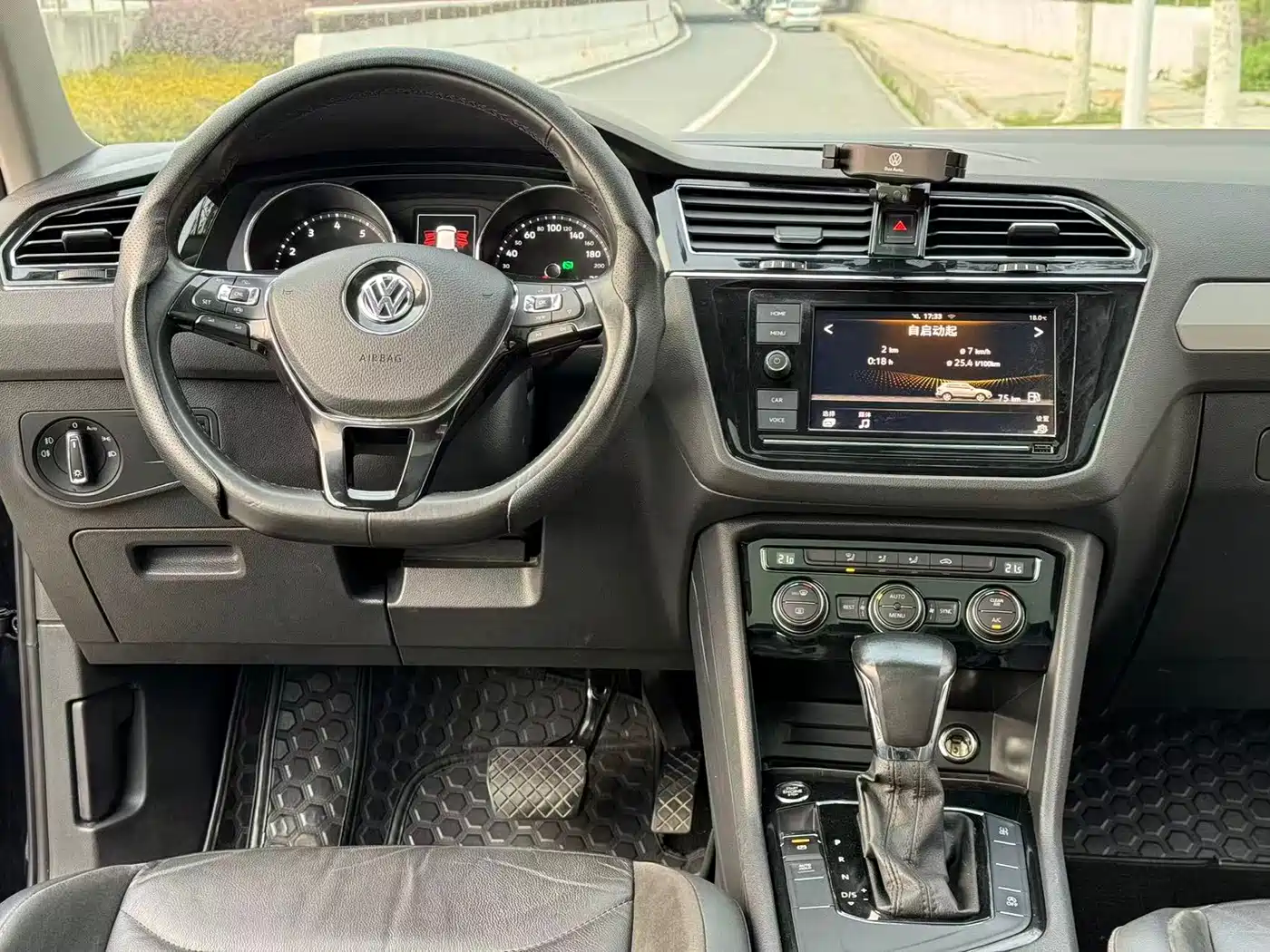 Volkswagen Tiguan L 2019 330TSI Automatic 2WD Panorama Comfort Edition China VI фото 10