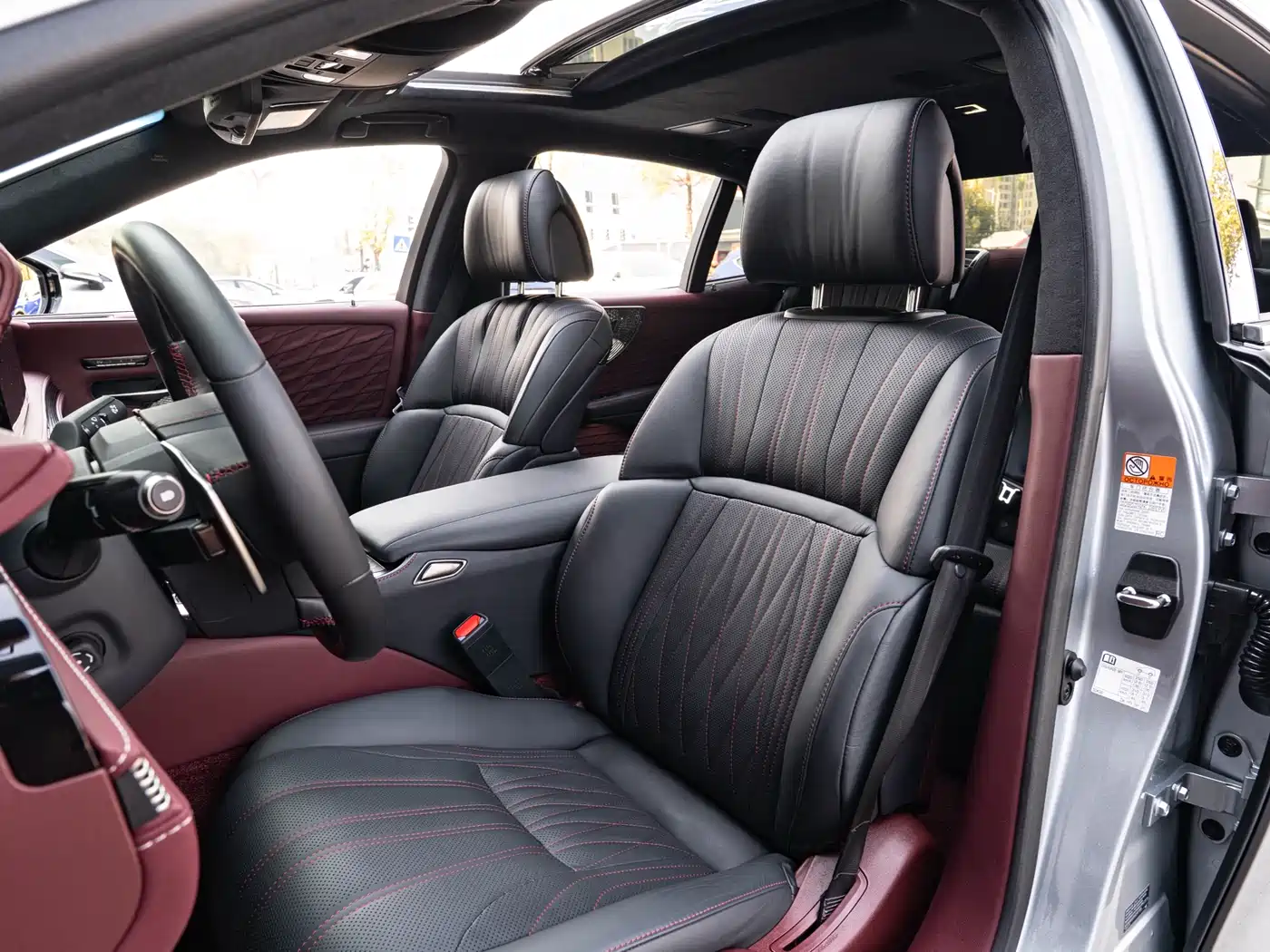 Lexus LS 2021 500h Executive Edition фото 11