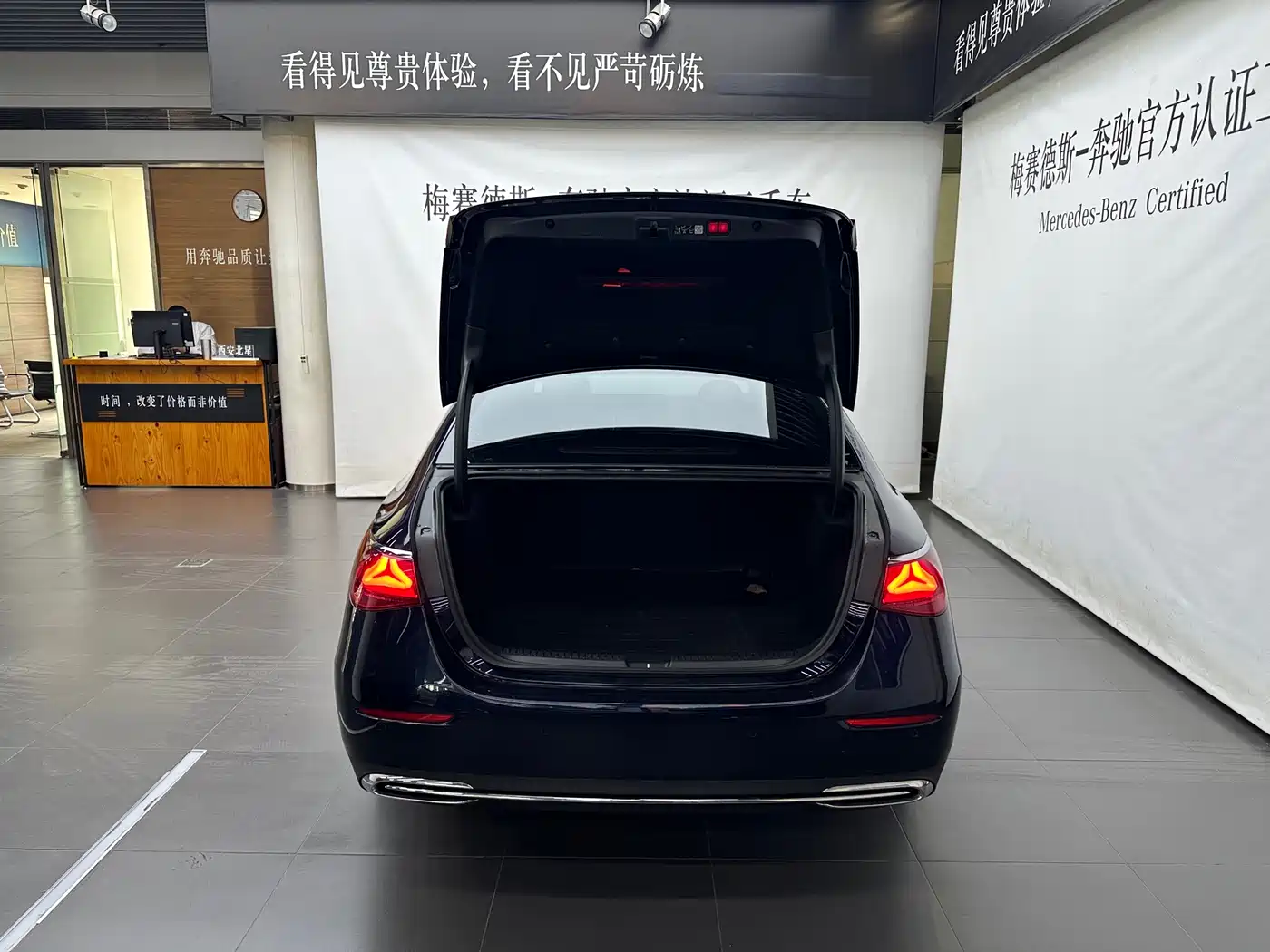 Mercedes-Benz E-Class 2024 E 300 L Fashion фото 6