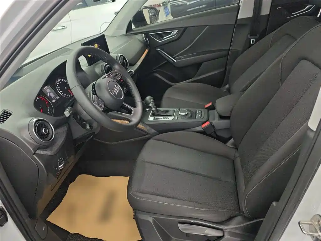 Audi Q2L 2018 35 TFSI Launch Exclusive Edition China VI фото 15