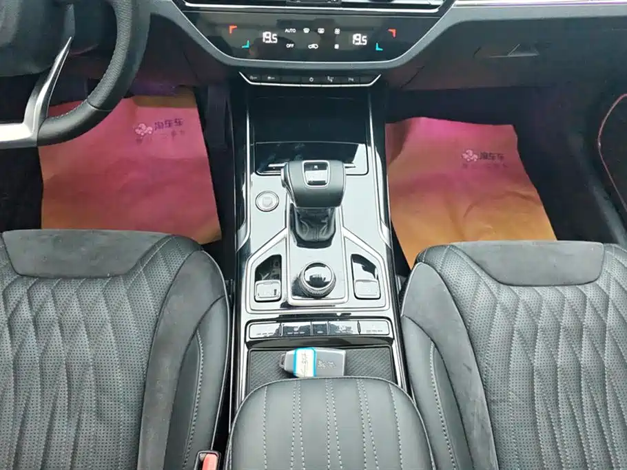 Hongqi HS5 2022 Facelift 2.0T Smart Flag Enjoyment Edition фото 16