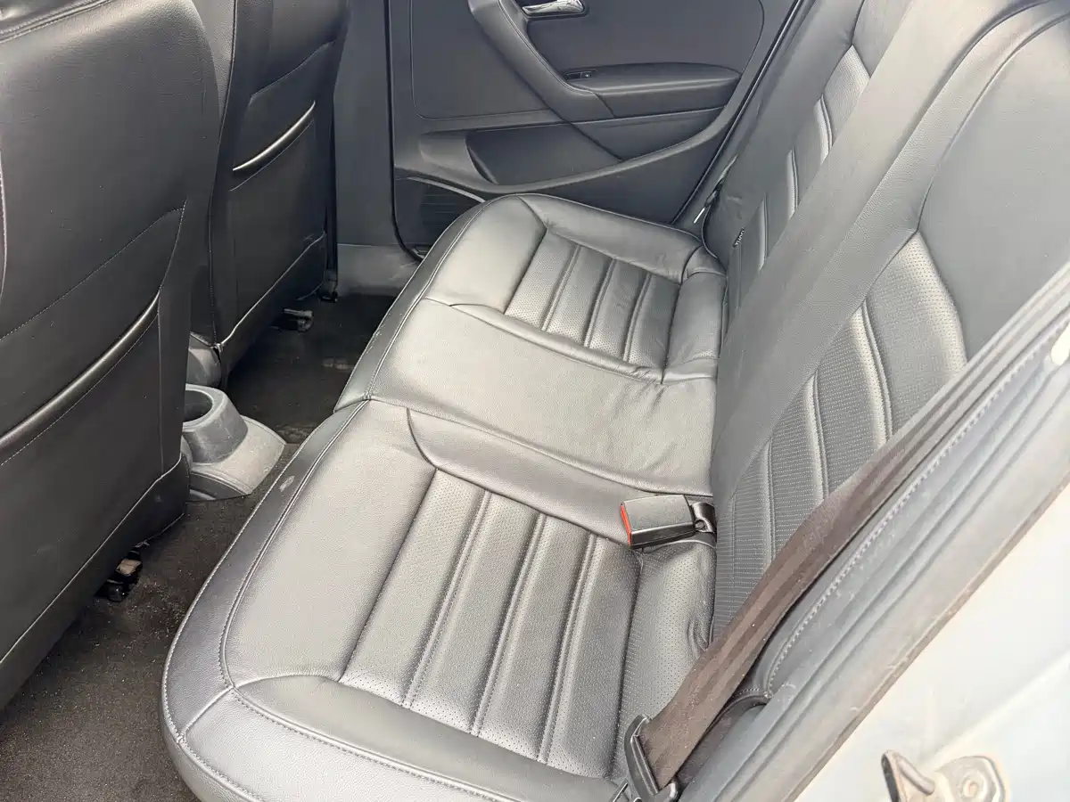 Volkswagen Polo 2011 1.4L Automatic Cool Edition фото 8