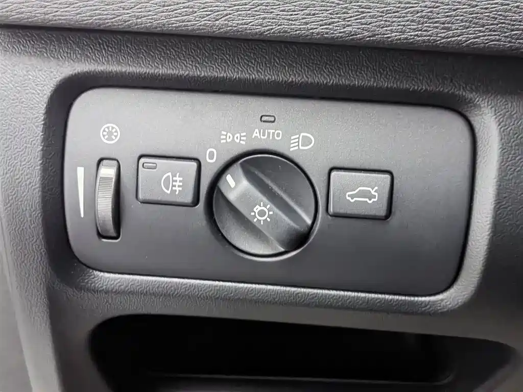 Фото 21 - Volvo V40