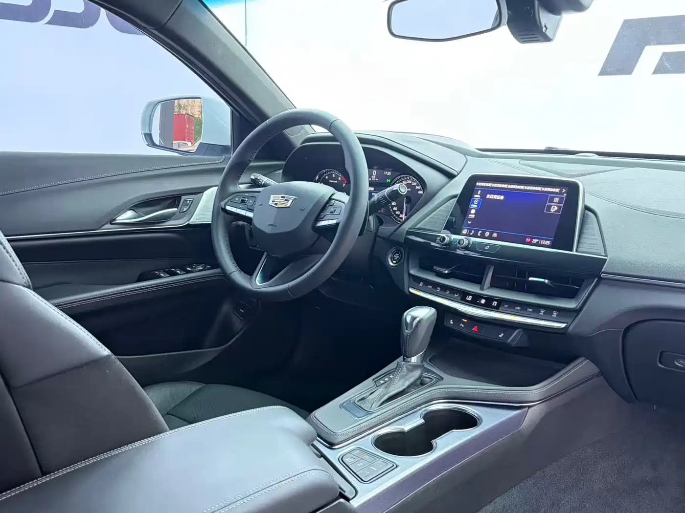 Cadillac CT4 2023 25T Luxury Model фото 20