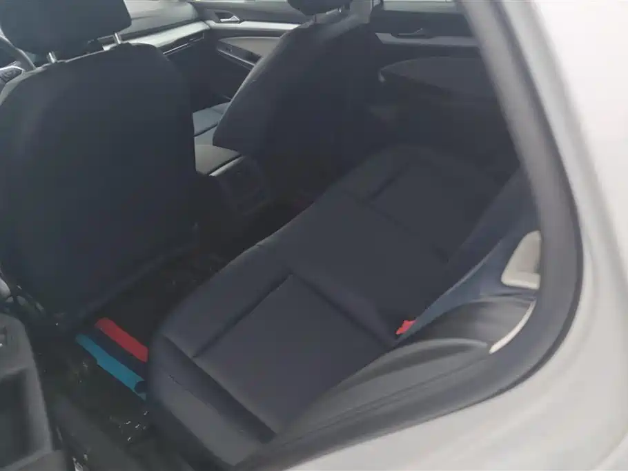 Volkswagen Golf 2021 200TSI DSG фото 11