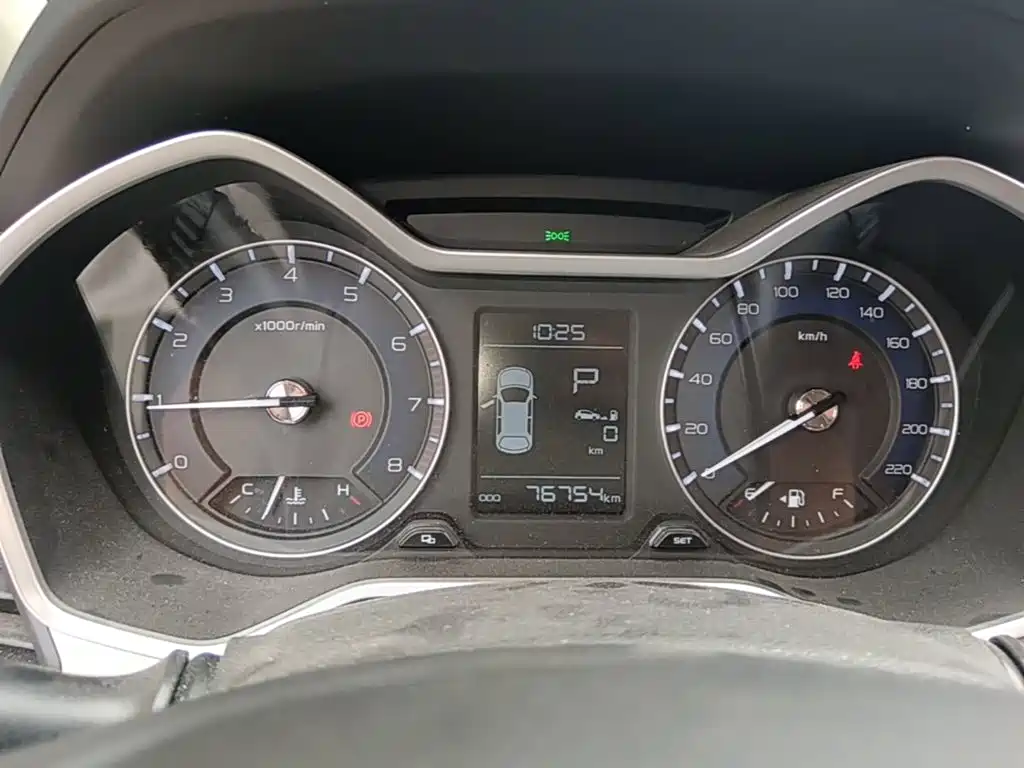 Фото 12 - Geely Vision X3