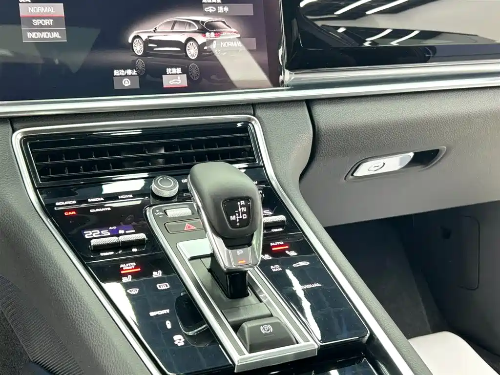 Porsche Panamera 2017 Panamera 4 Sport Turismo 3.0T фото 16