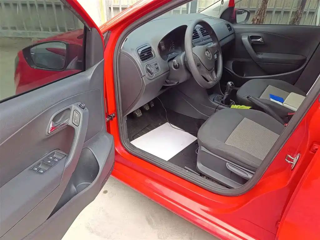 Volkswagen Polo 2016 1.4L Manual Trend фото 12
