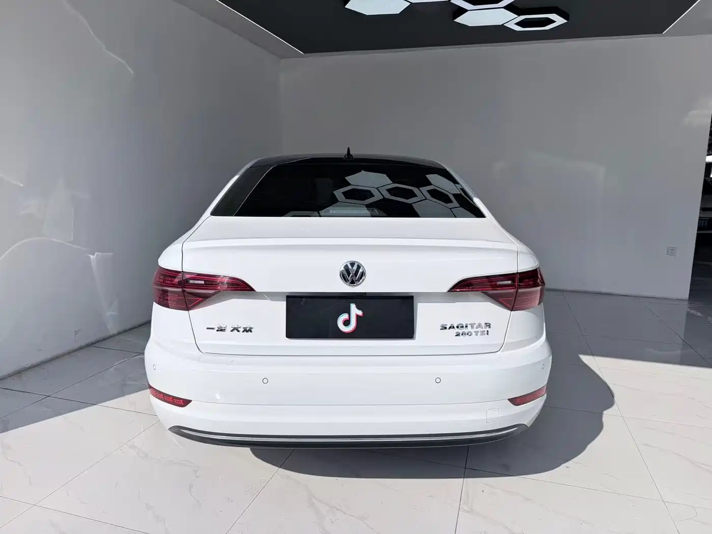 Volkswagen Sagitar 2022 280TSI DSG Surpassing Edition фото 8