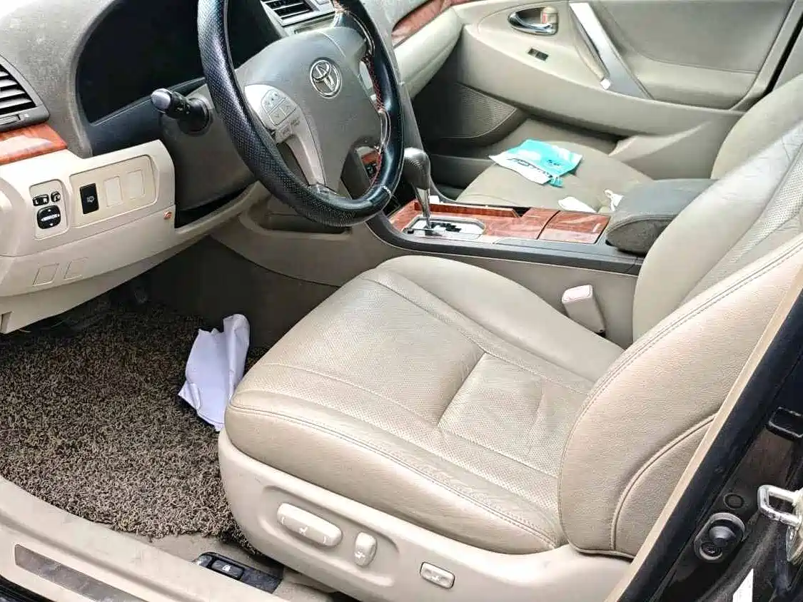 Фото 5 - Toyota Camry