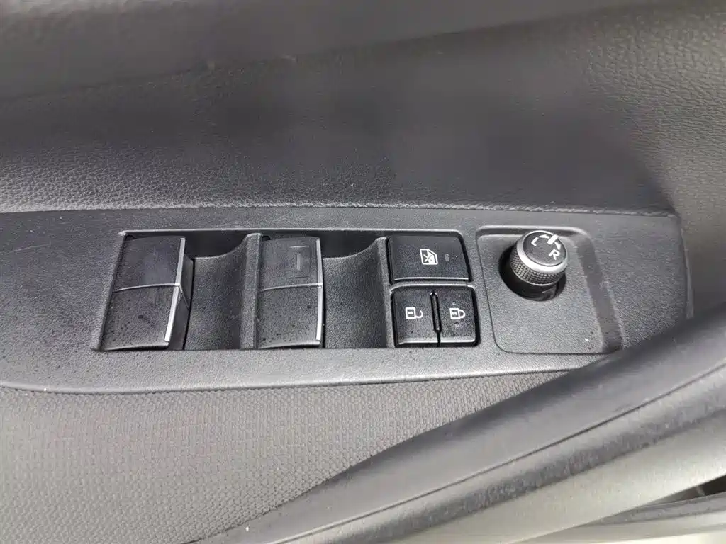 Toyota Corolla 2021 TNGA 1.5L CVT Elite Edition фото 9