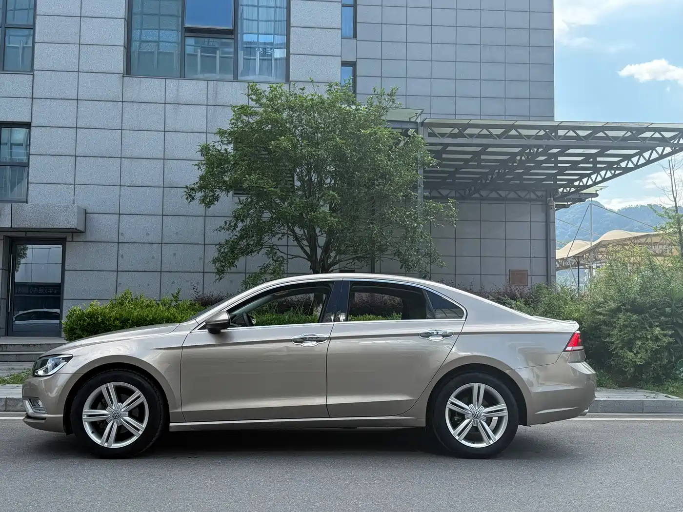 Volkswagen Lamando 2015 230TSI Manual Style Edition фото 4