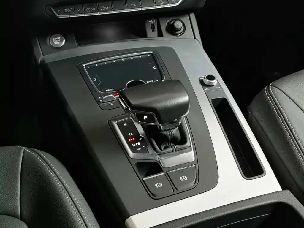 Audi Q5L 2020 Facelift 40 TFSI Honor Fashion фото 13