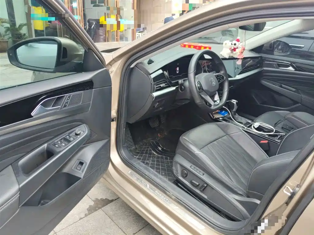 Volkswagen Passat 2022 330TSI Starlight Luxury Edition фото 12