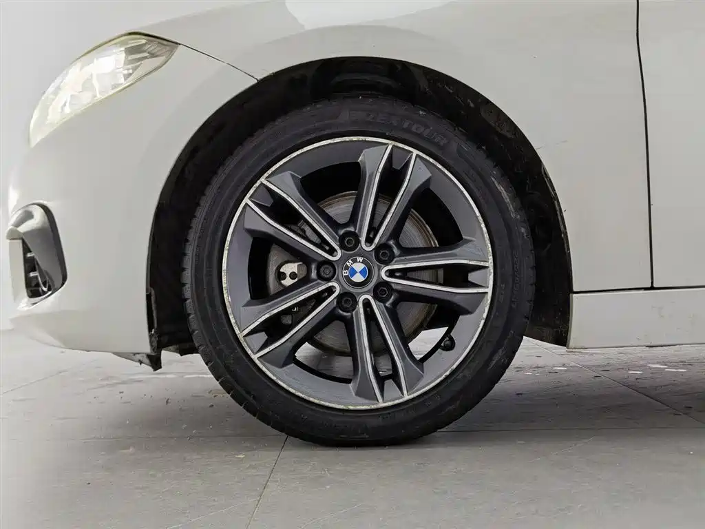 BMW 1 Series 2018 118i Sport Edition фото 17