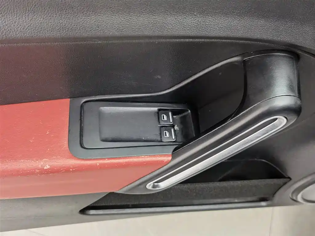 Volkswagen Beetle 2015 180TSI фото 9
